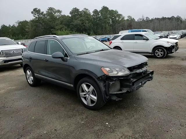 2014 Volkswagen Touareg - Image 11