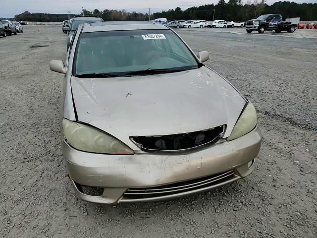 2005 Toyota Camry - Image 11