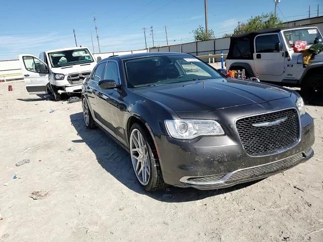 2017 Chrysler 300 Limited VIN: 2C3CCAAG6HH580081 Lot: 80128504