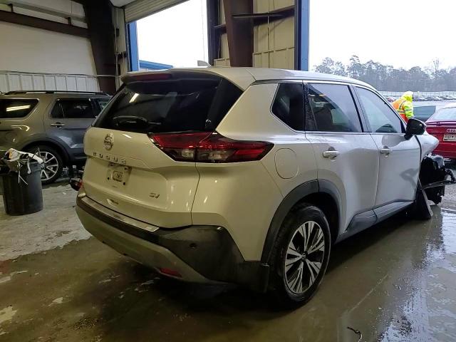 2021 Nissan Rogue - Image 11