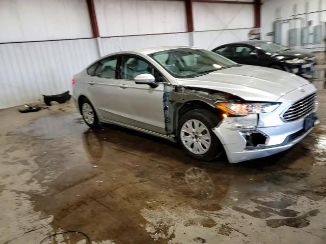 2019 Ford Fusion - Image 14