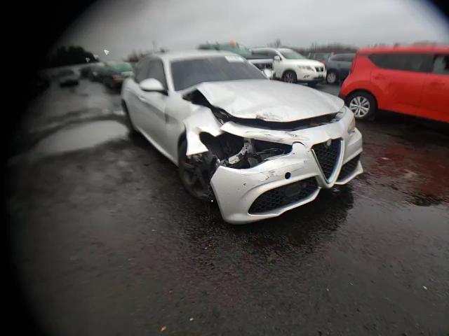 2017 Alfa Romeo Giulia - Image 11