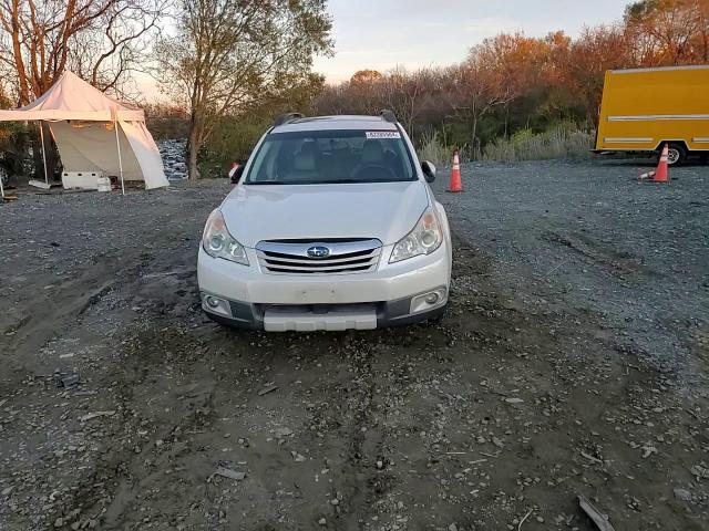 2011 Subaru Outback - Image 12