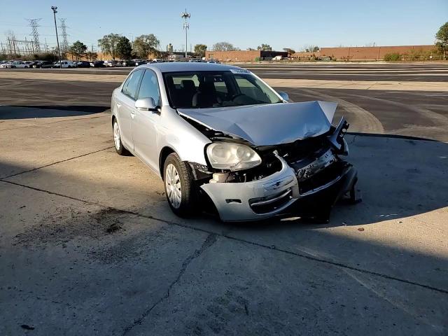 2010 Volkswagen Jetta - Image 11