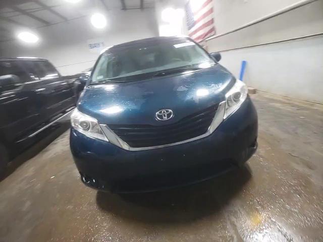 2012 Toyota Sienna - Image 14