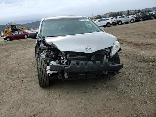 2014 Toyota Sienna - Image 12