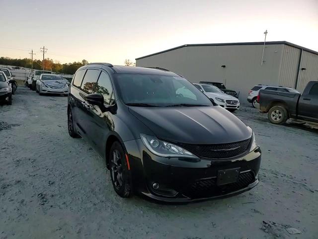 2019 Chrysler Pacifica - Image 14