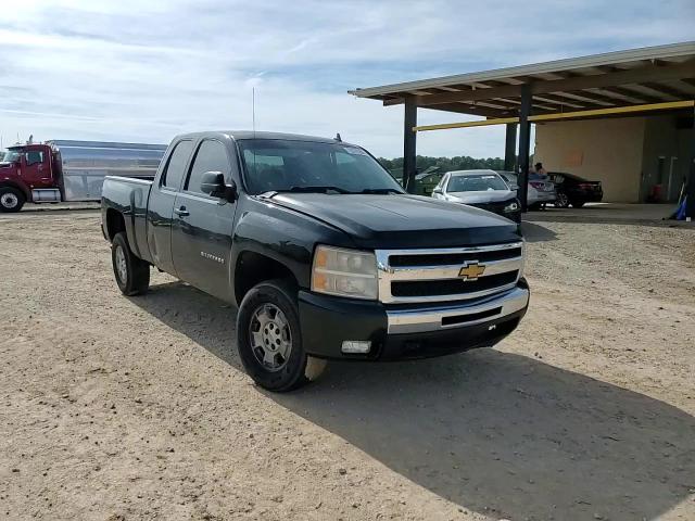 2011 Chevrolet Silverado - Image 11