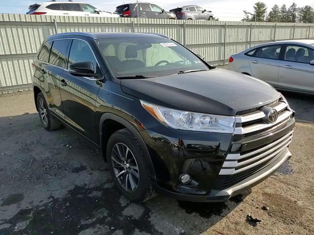 2017 Toyota Highlander - Image 11