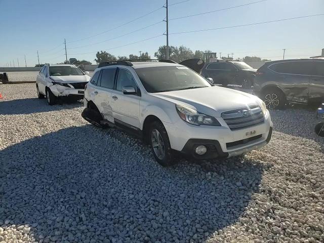 2013 Subaru Outback - Image 10