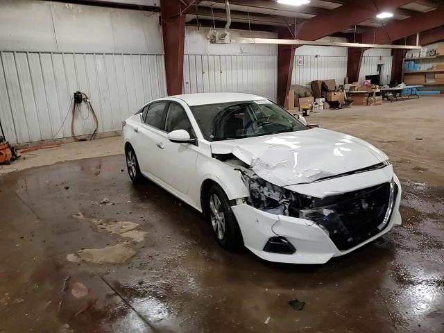 2020 Nissan Altima - Image 10