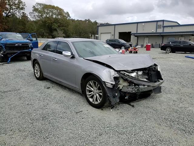 2016 Chrysler 300 - Image 11