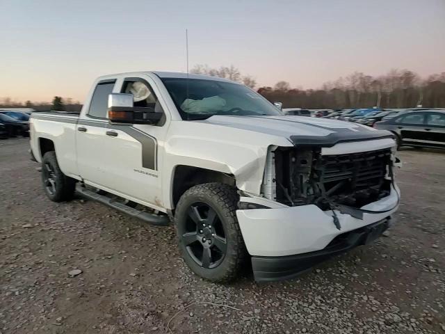 2017 Chevrolet Silverado K1500 Custom VIN: 1GCVKPEC3HZ370653 Lot: 79637664