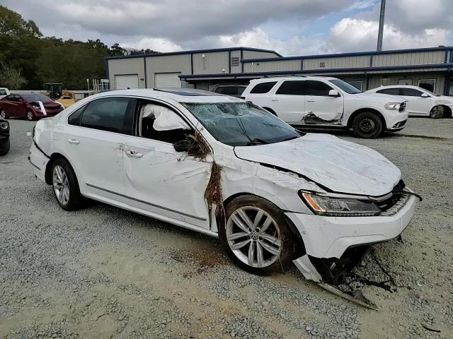 2018 Volkswagen Passat - Image 10