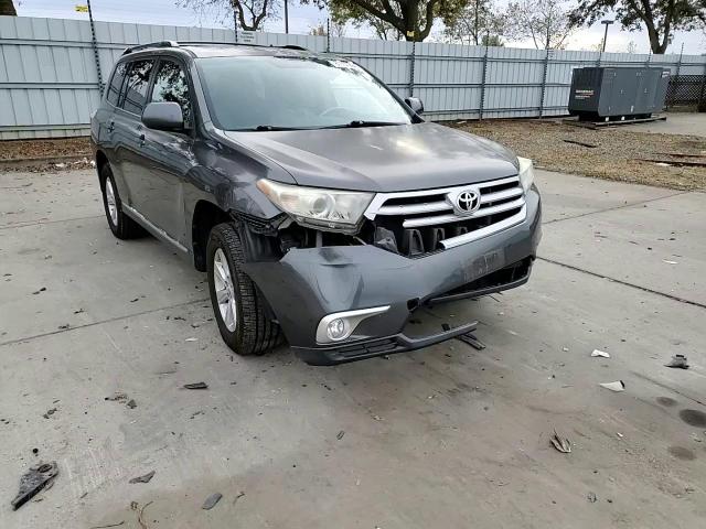 2011 Toyota Highlander Base VIN: 5TDBK3EH3BS075715 Lot: 81751294