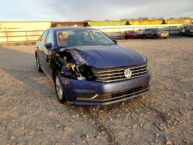2017 Volkswagen Passat - Image 10