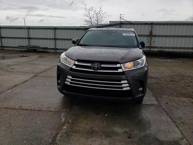 2018 Toyota Highlander - Image 12
