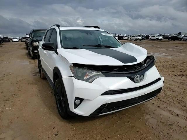 2018 Toyota RAV 4 - Image 12