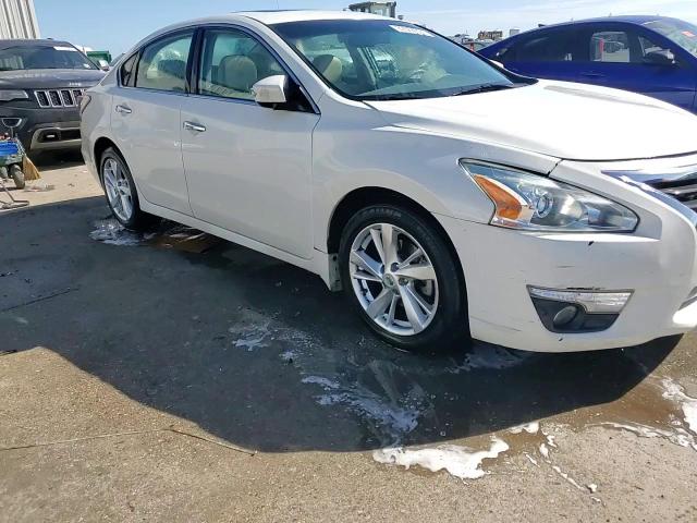 2015 Nissan Altima - Image 13