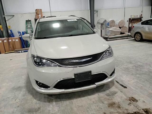 2017 Chrysler Pacifica - Image 12