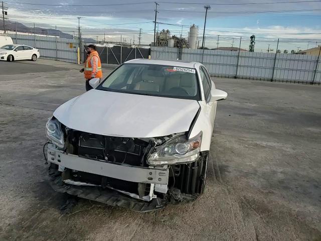 2017 Lexus CT - Image 12