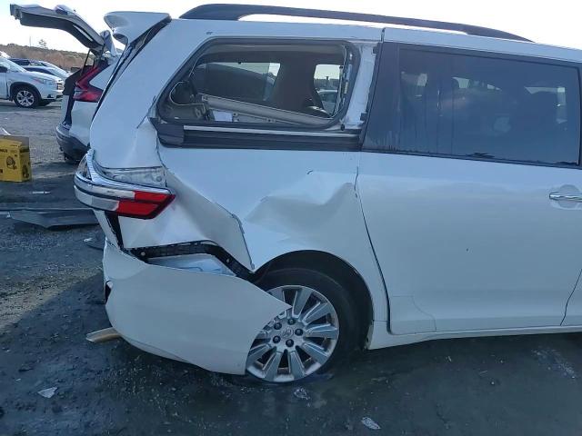 2015 Toyota Sienna - Image 14