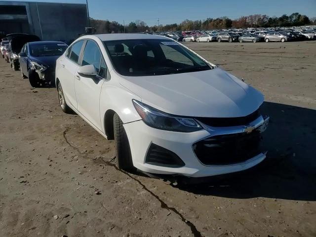 2019 Chevrolet Cruze - Image 11