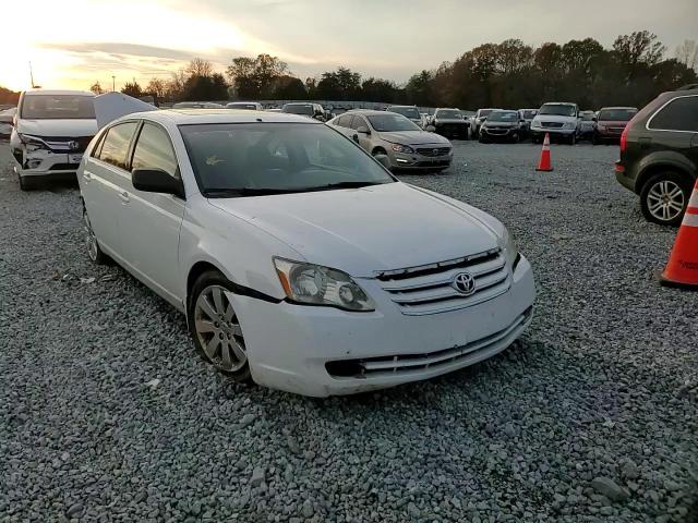 2006 Toyota Avalon - Image 11