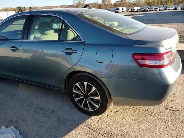 2010 Toyota Camry - Image 11