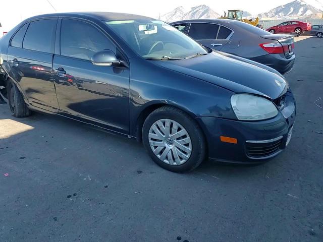 2010 Volkswagen Jetta - Image 10