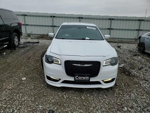 2018 Chrysler 300 - Image 11