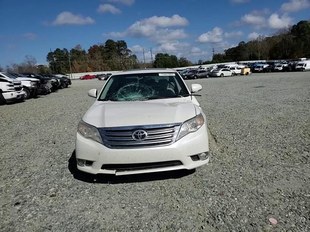 2011 Toyota Avalon - Image 10
