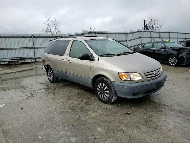 2003 Toyota Sienna - Image 12