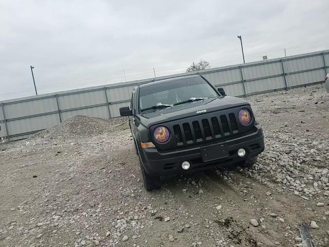 2012 Jeep Liberty (Patriot) - Image 12