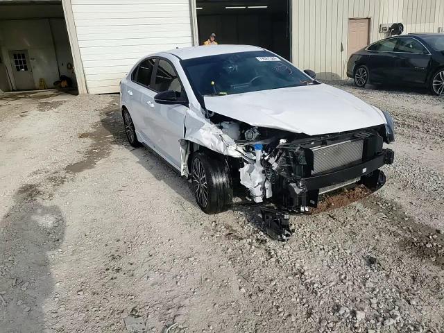 2023 Kia Forte - Image 13