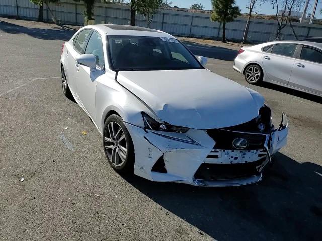 2018 Lexus IS - Image 11