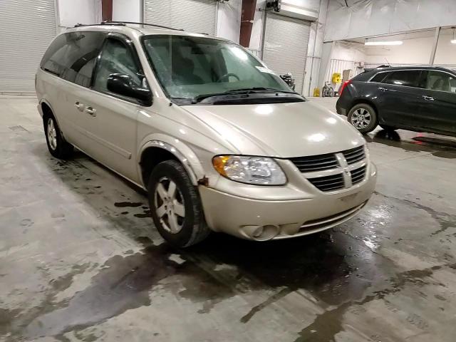 2005 Dodge Caravan - Image 11