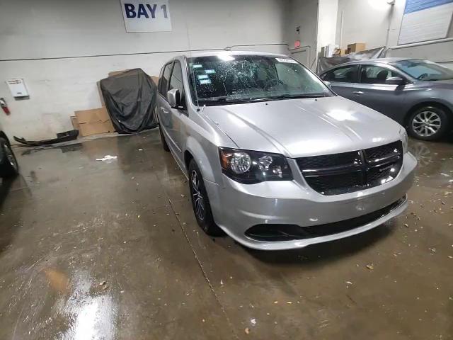 2017 Dodge Caravan - Image 13