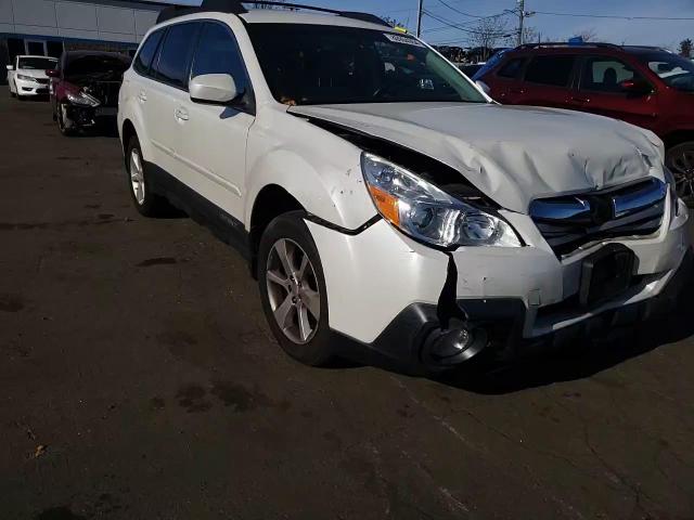 2014 Subaru Outback - Image 11