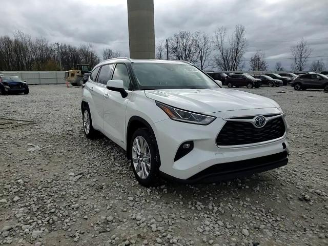 2022 Toyota Highlander - Image 15