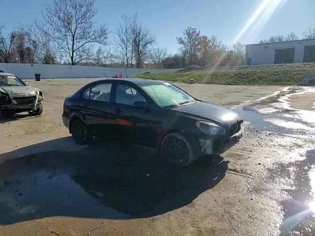 2009 Hyundai Accent - Image 10