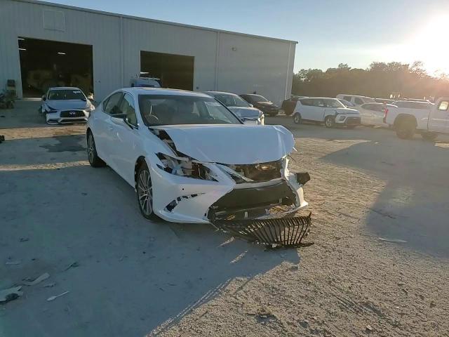 2019 Lexus ES - Image 14