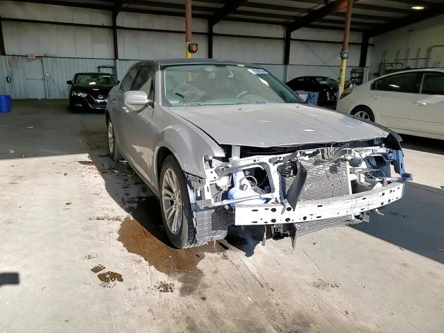 2017 Chrysler 300 Limited VIN: 2C3CCAAGXHH663772 Lot: 81242104