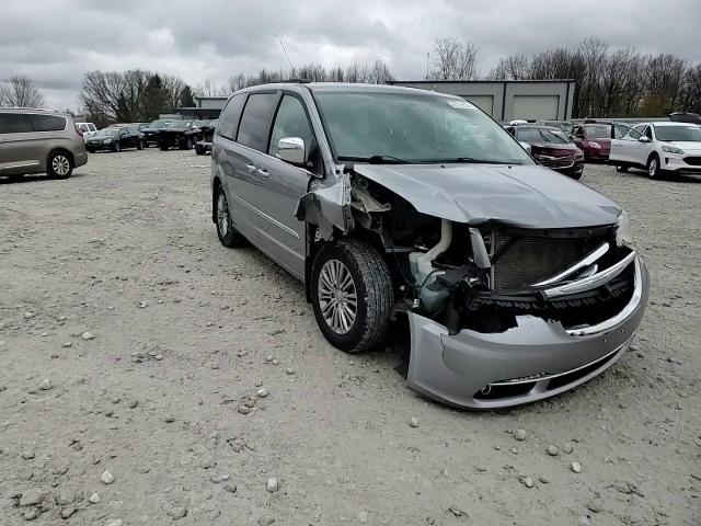 2013 Chrysler Town & Country - Image 14