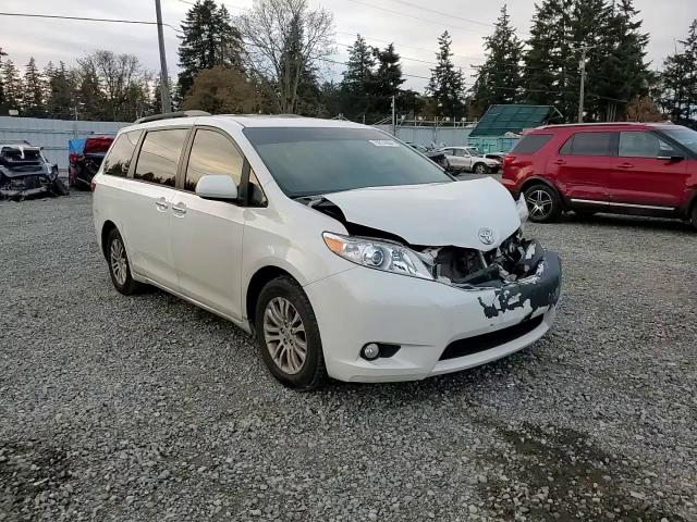 2015 Toyota Sienna - Image 11