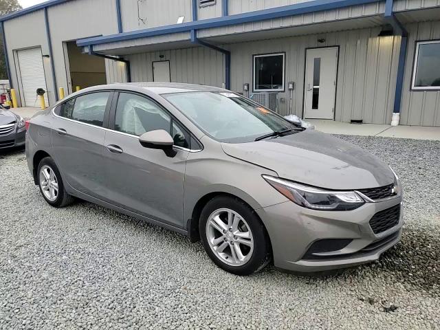 2017 Chevrolet Cruze - Image 11