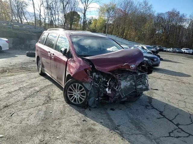 2017 Toyota Sienna - Image 13