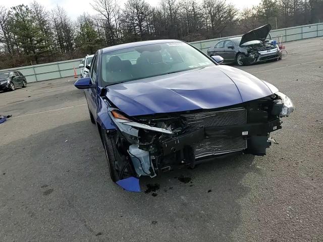 2023 Hyundai Elantra - Image 11