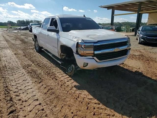 2018 Chevrolet Silverado - Image 11