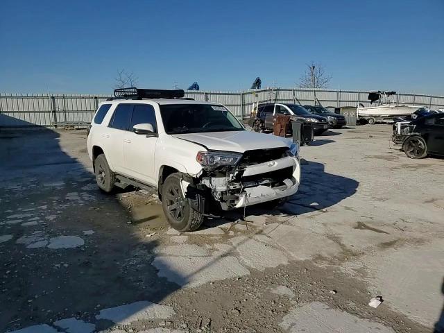 2022 Toyota 4Runner - Image 12